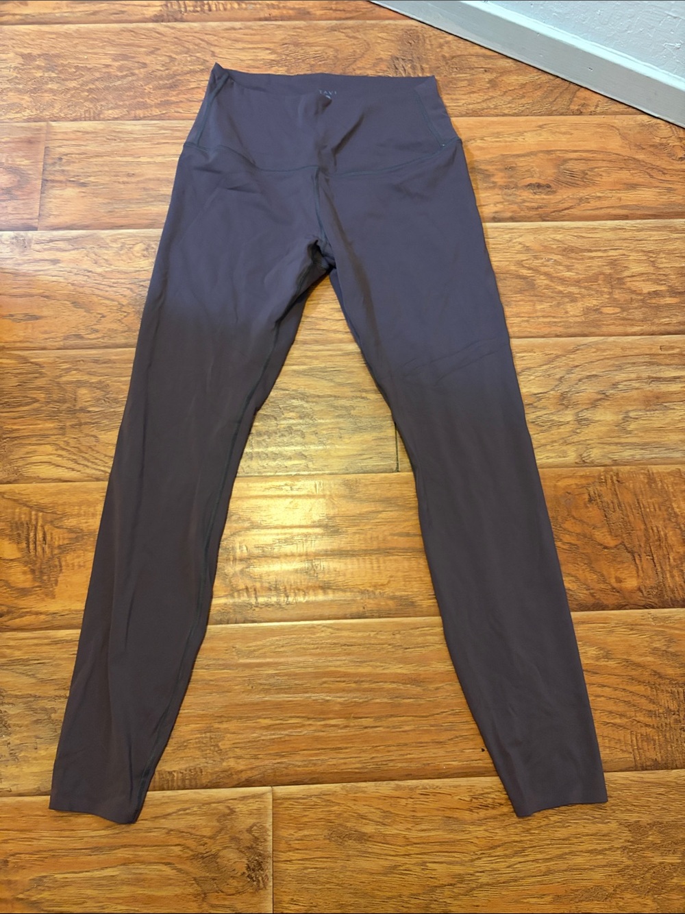 High-Waist Leggings in Dark Plum